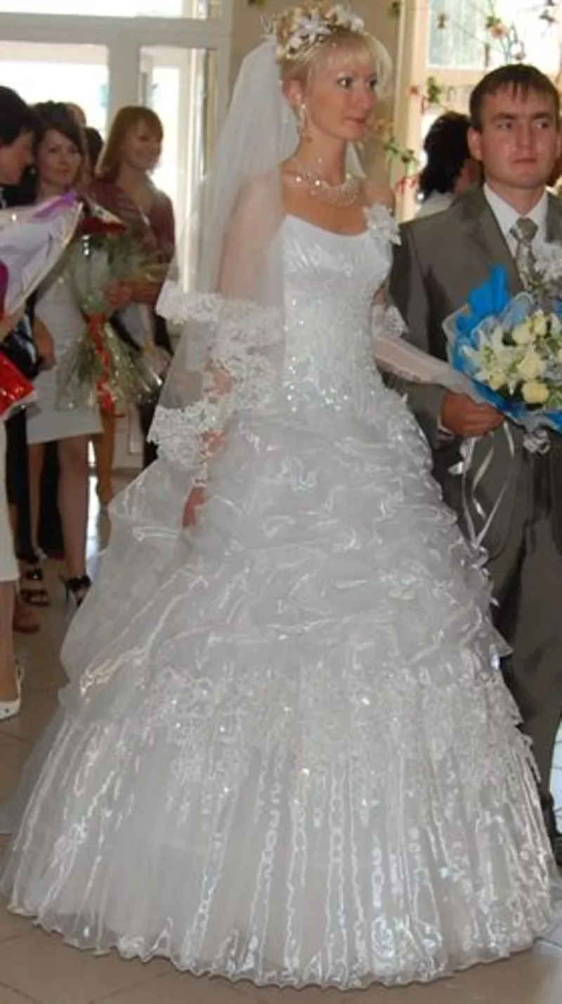 Продам белоснежное шикарное свадебное платье 
